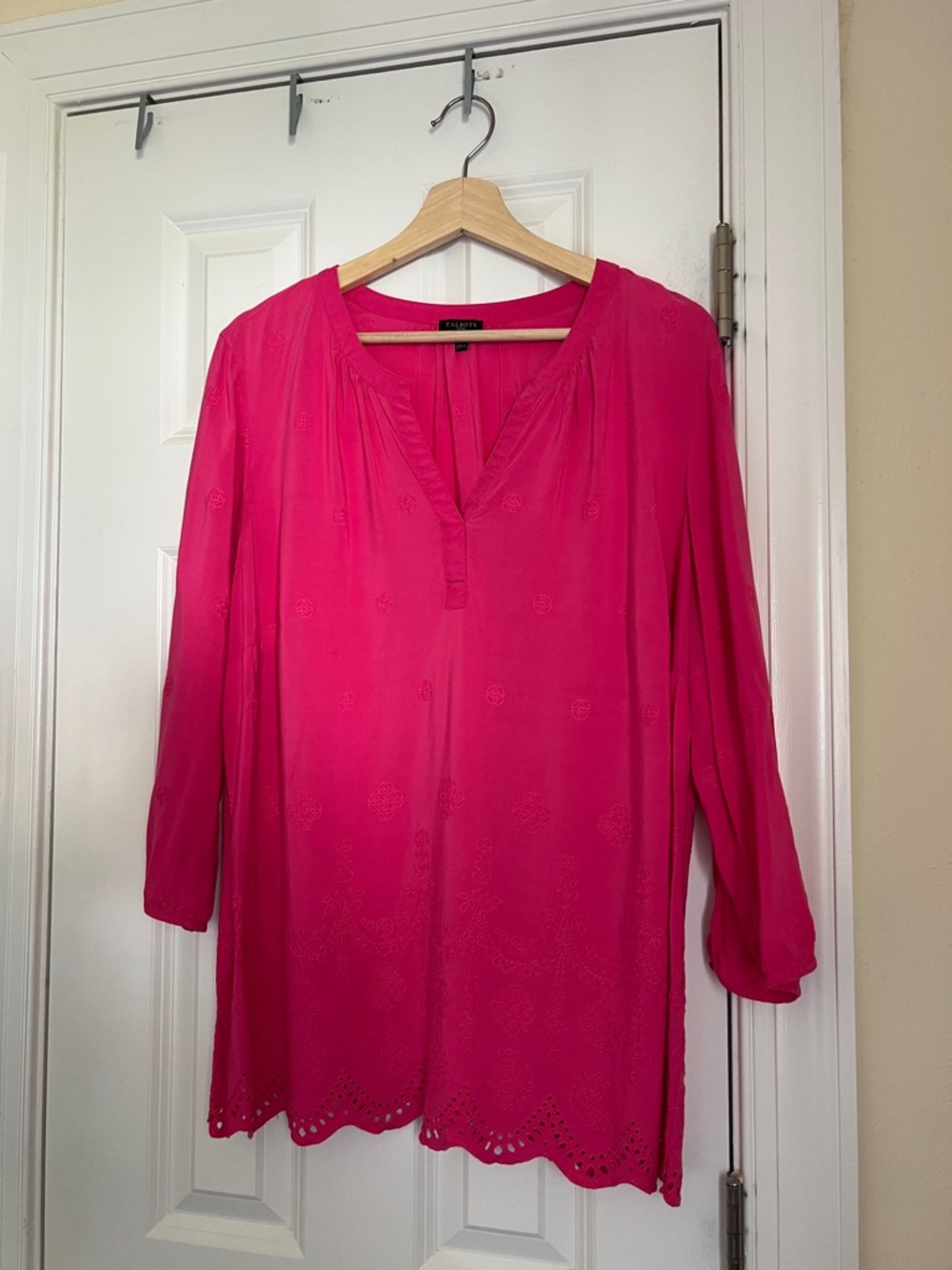 Talbots Fuchsia Eyelet Pink Embroidered V-Neck Tunic Top Butter soft 1x